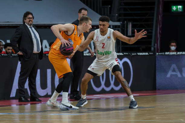 更是一位出 更是一位出